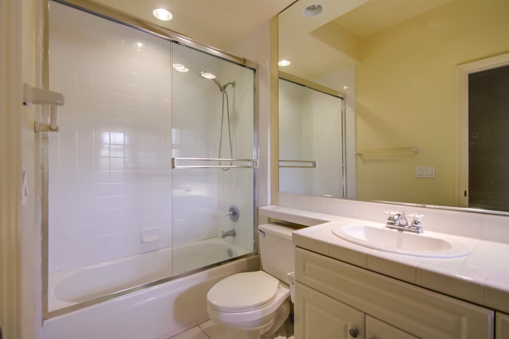 Virtual tour photo 41 of 47 for 5025 Seagrove Cove