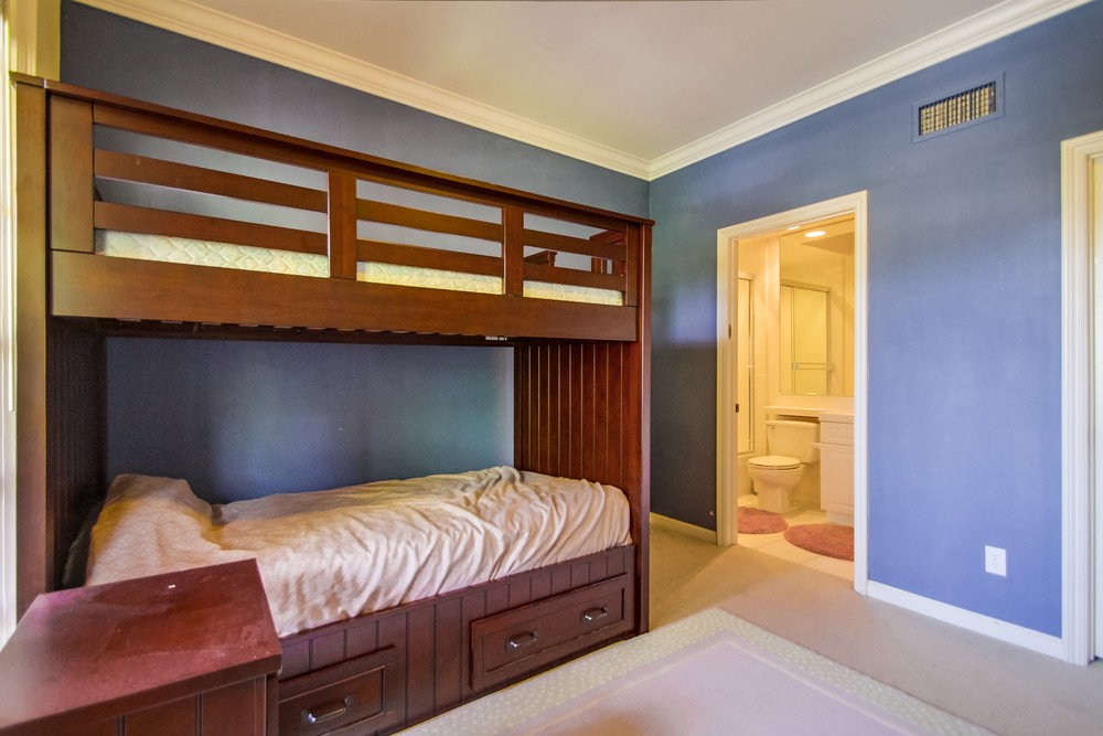 Virtual tour photo 44 of 47 for 5025 Seagrove Cove