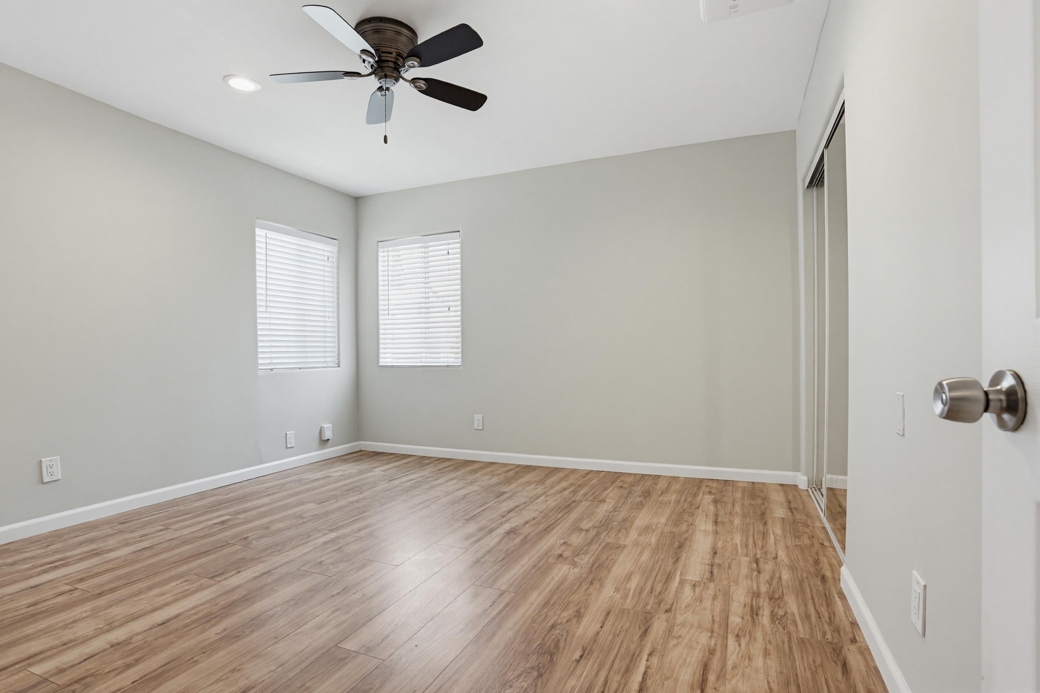Virtual tour photo 24 of 35 for 5026 70th St