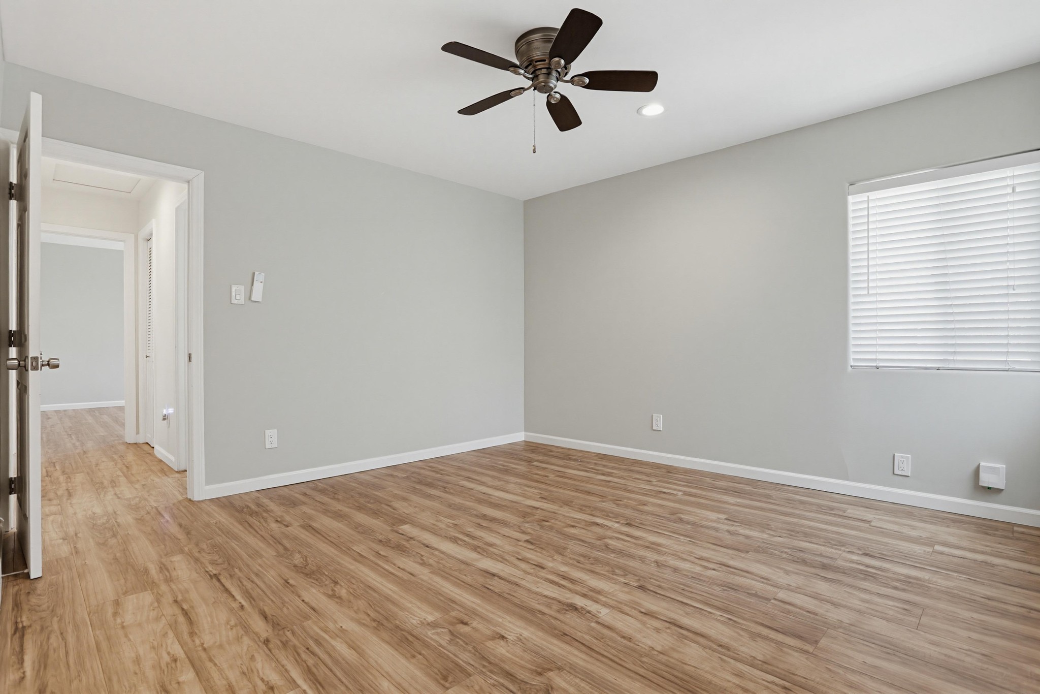 Virtual tour photo 25 of 35 for 5026 70th St