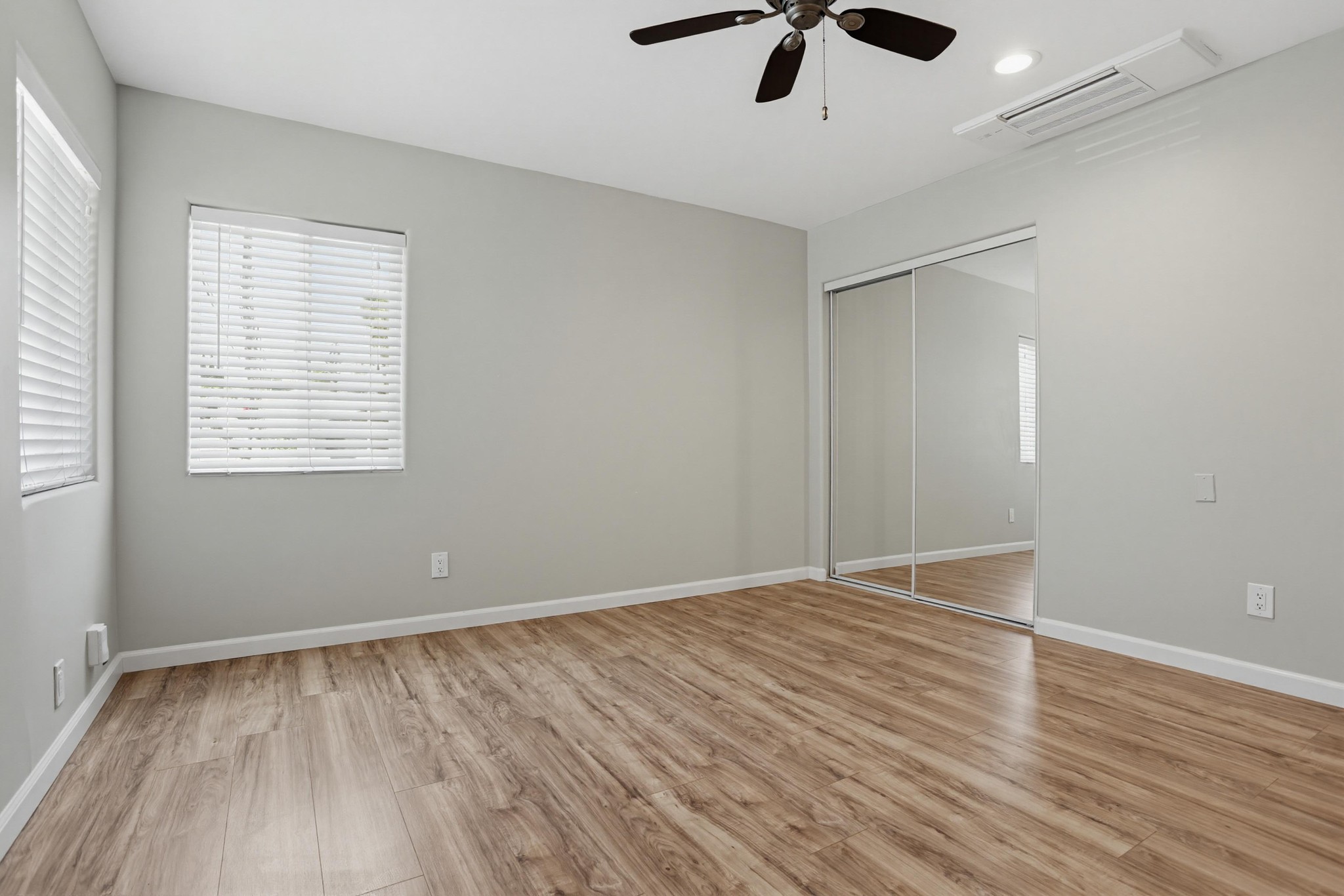 Virtual tour photo 26 of 35 for 5026 70th St