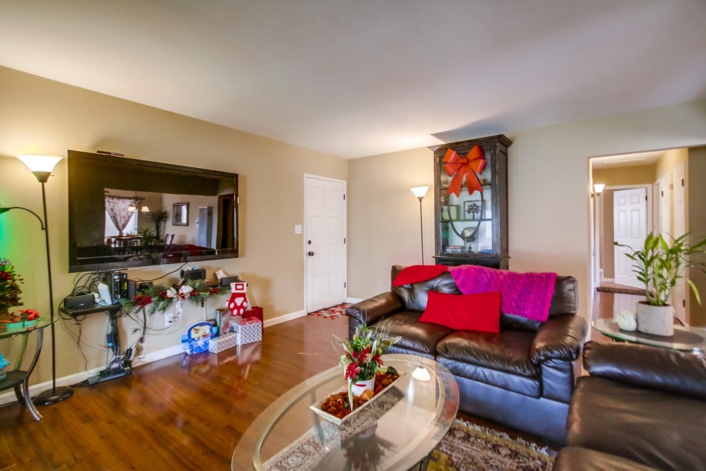 Virtual tour photo 9 of 54 for 5026 Reynolds St