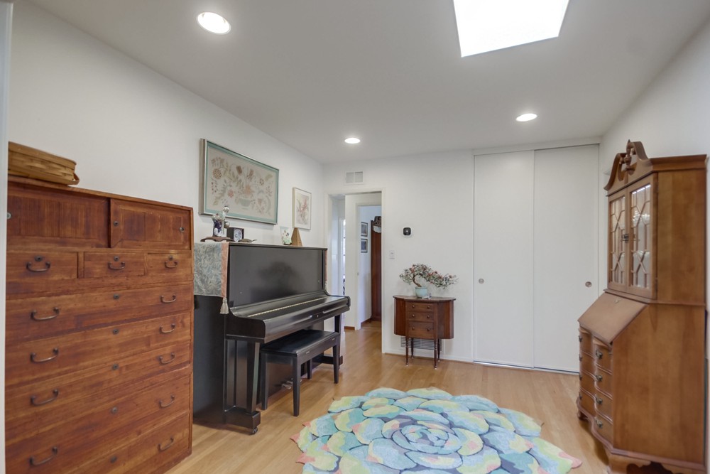 Virtual tour photo 16 of 33 for 5027 Greenbrier Ave
