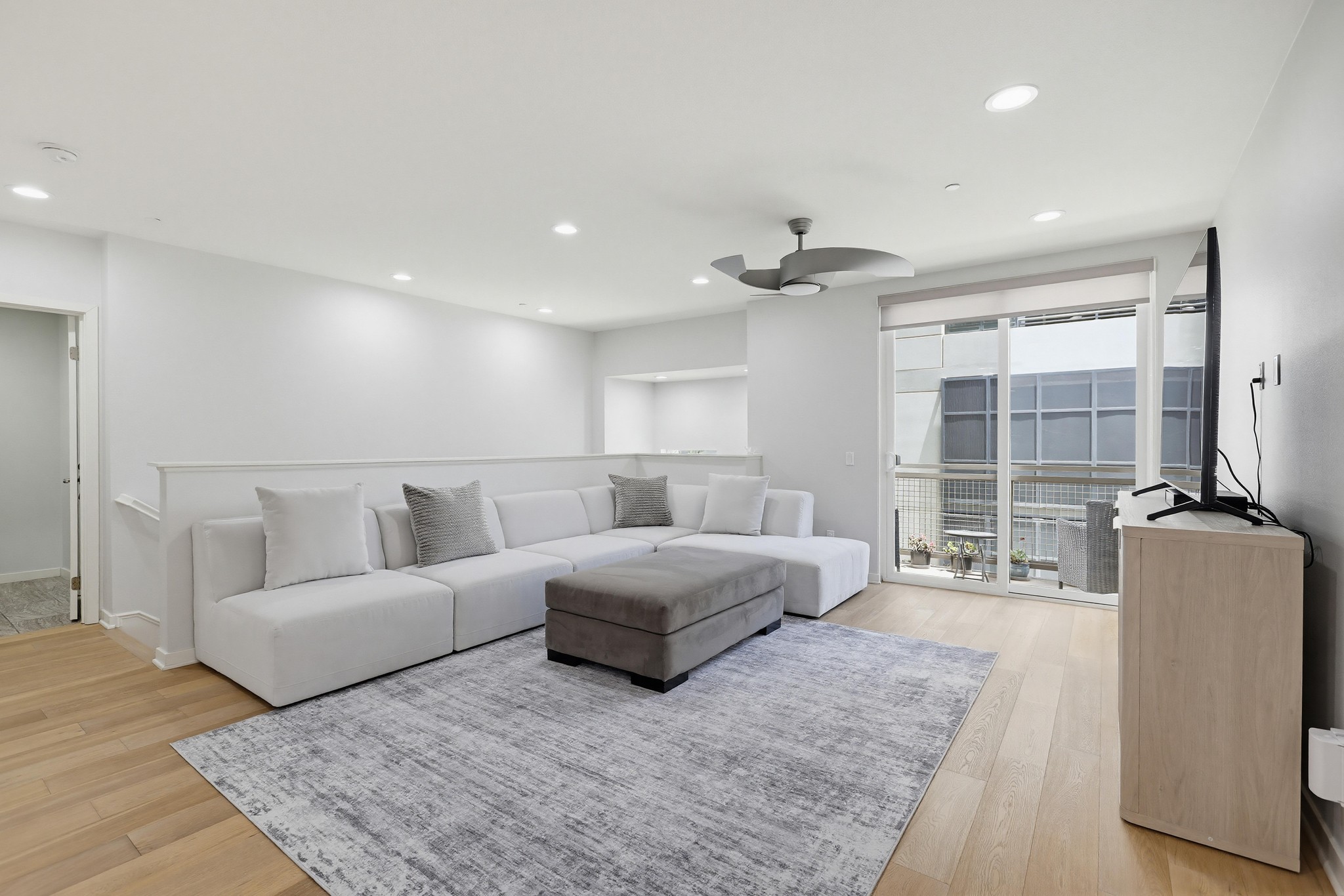 Virtual tour photo 14 of 64 for 503 Rockefeller