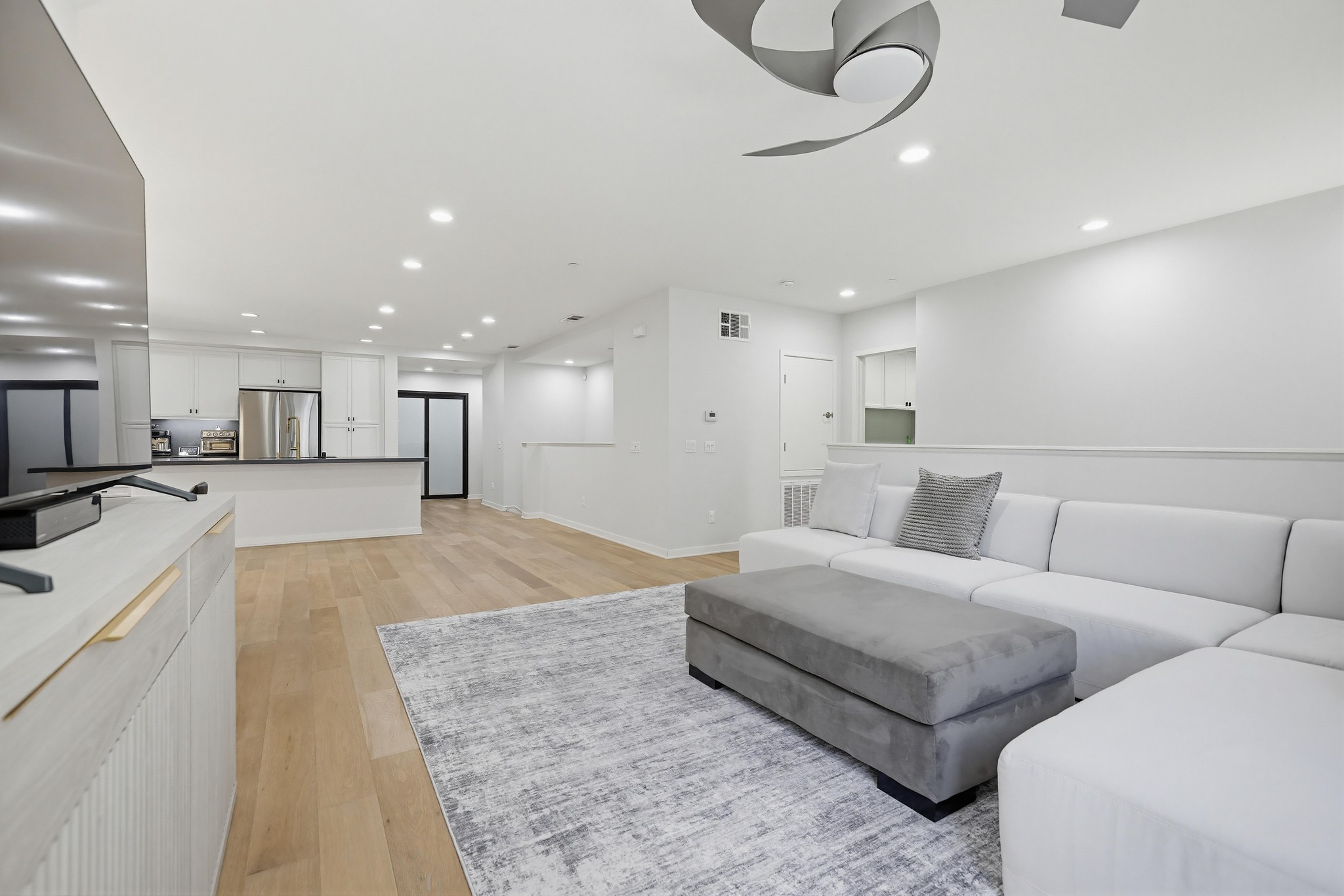 Virtual tour photo 16 of 64 for 503 Rockefeller