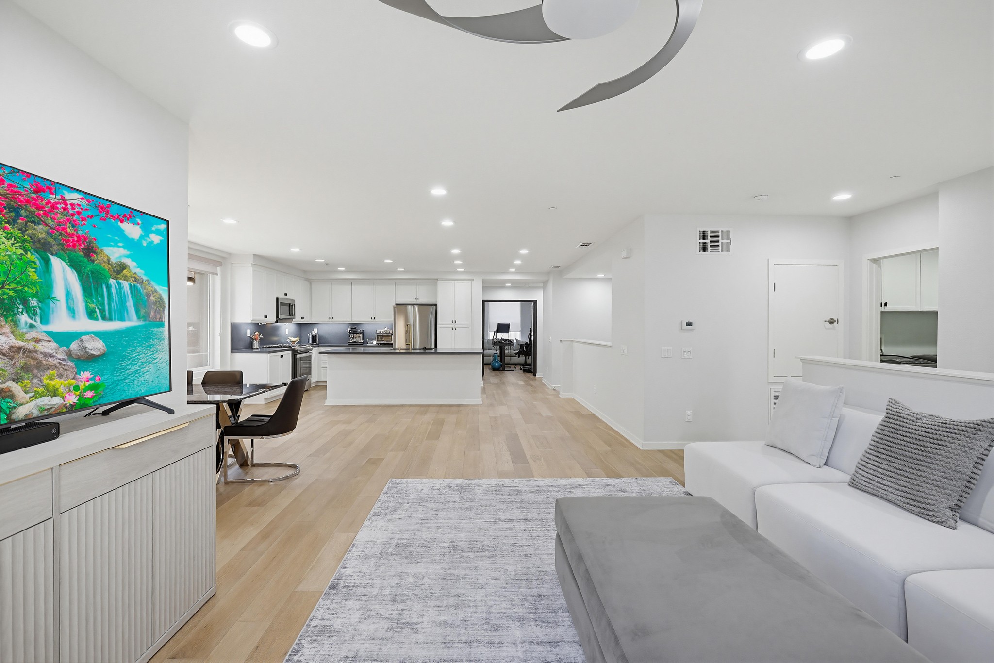 Virtual tour photo 18 of 64 for 503 Rockefeller