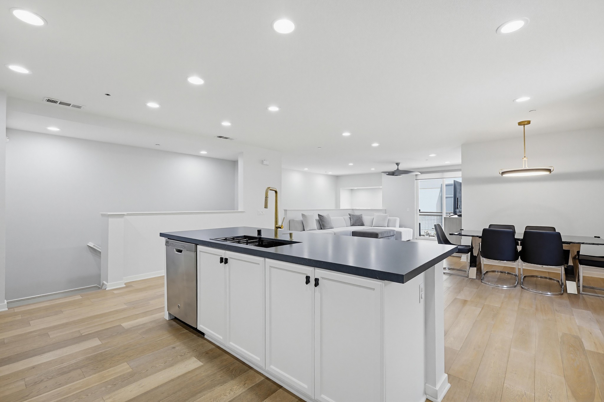 Virtual tour photo 27 of 64 for 503 Rockefeller