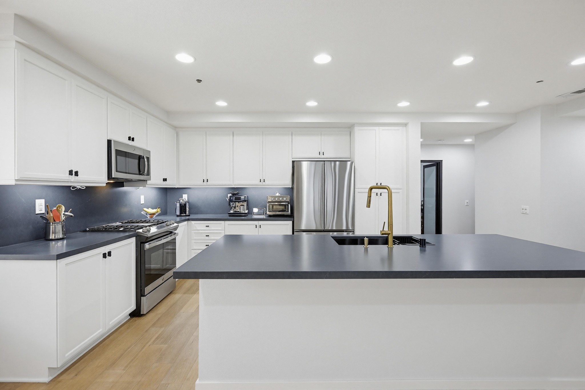 Virtual tour photo 30 of 64 for 503 Rockefeller