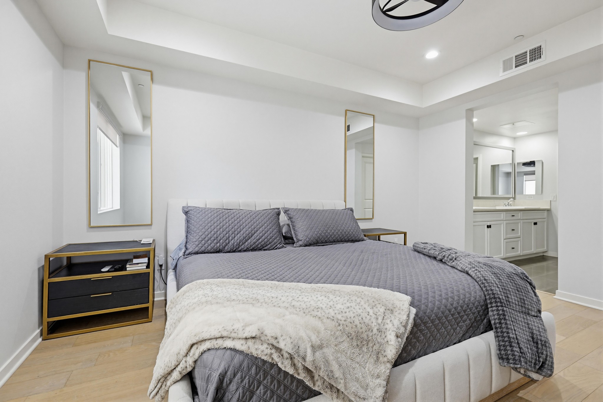 Virtual tour photo 43 of 64 for 503 Rockefeller