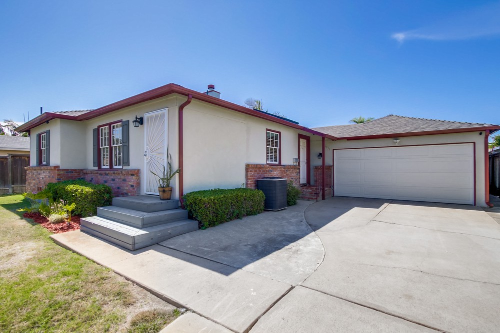 Virtual tour photo 5 of 39 for 5031 Collier Ave