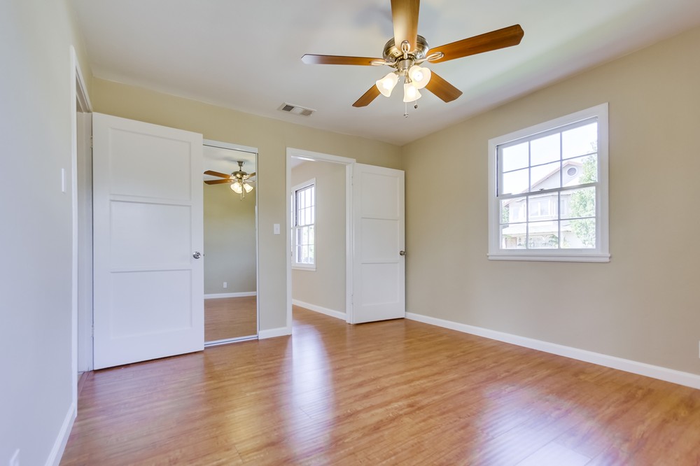 Virtual tour photo 20 of 34 for 5031 Collier Avenue