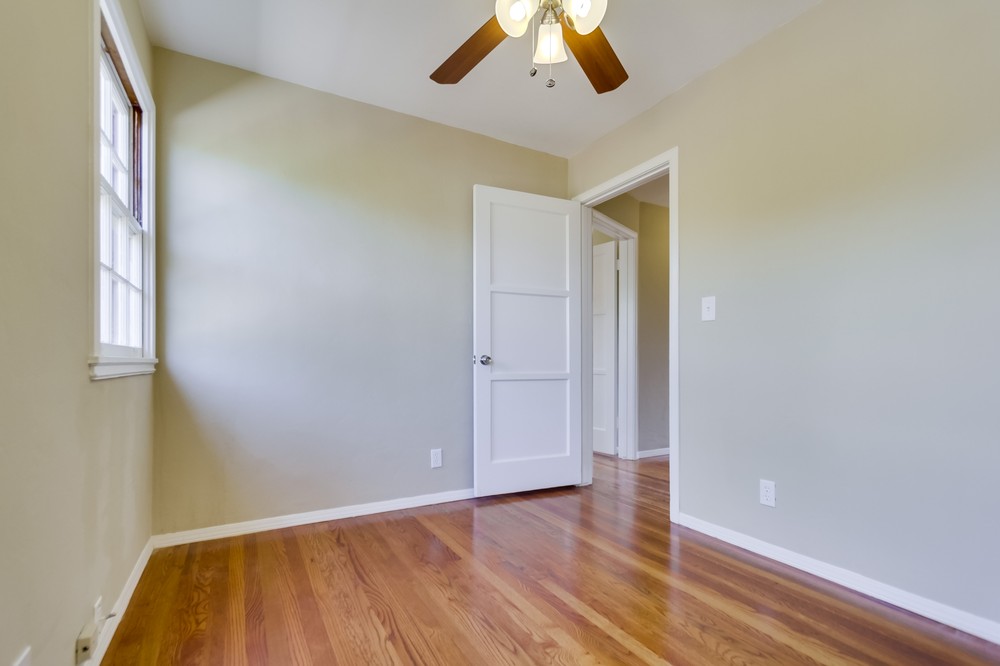 Virtual tour photo 25 of 34 for 5031 Collier Avenue