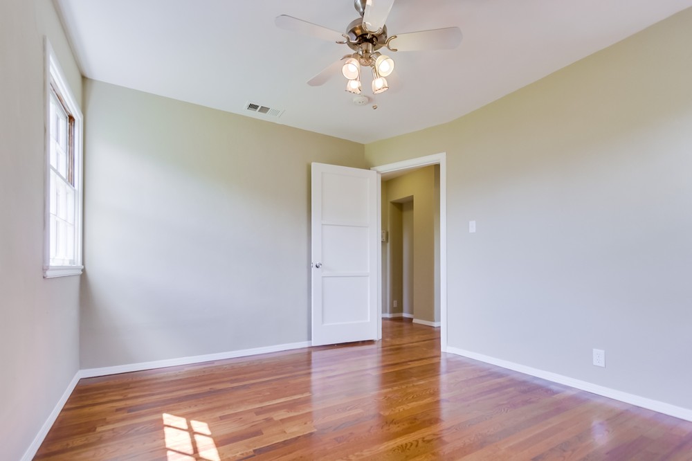 Virtual tour photo 27 of 34 for 5031 Collier Avenue