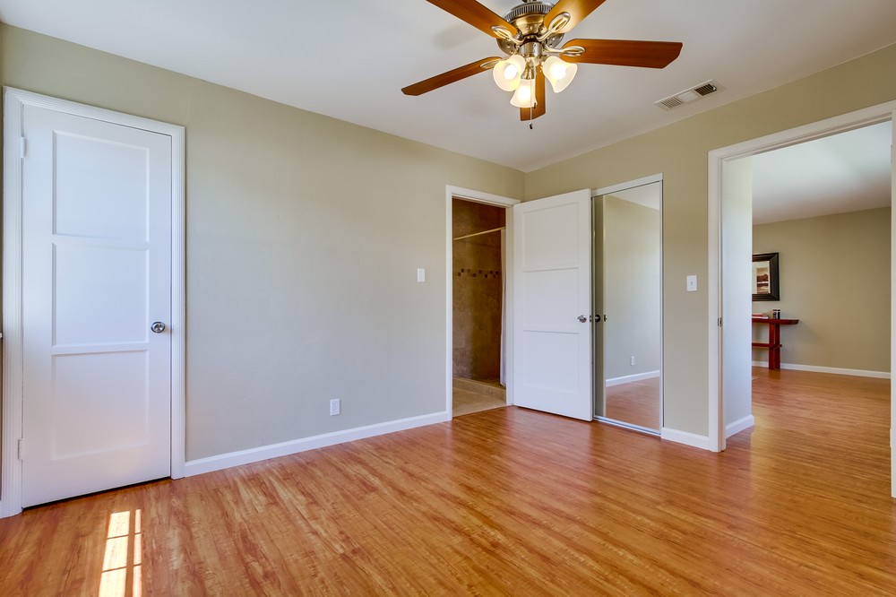 Virtual tour photo 17 of 24 for 5031 Collier Avenue