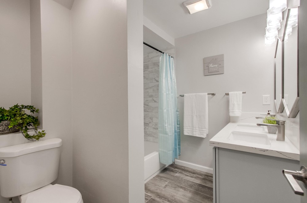Virtual tour photo 27 of 62 for 5035 Elm St