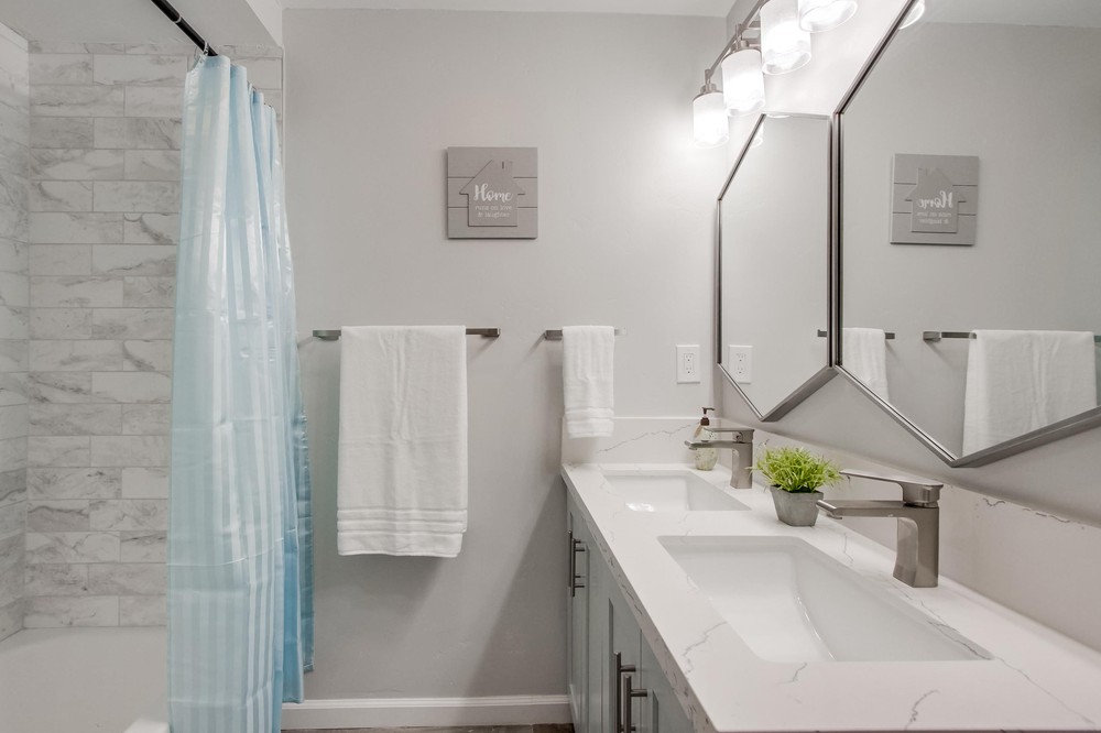 Virtual tour photo 28 of 62 for 5035 Elm St