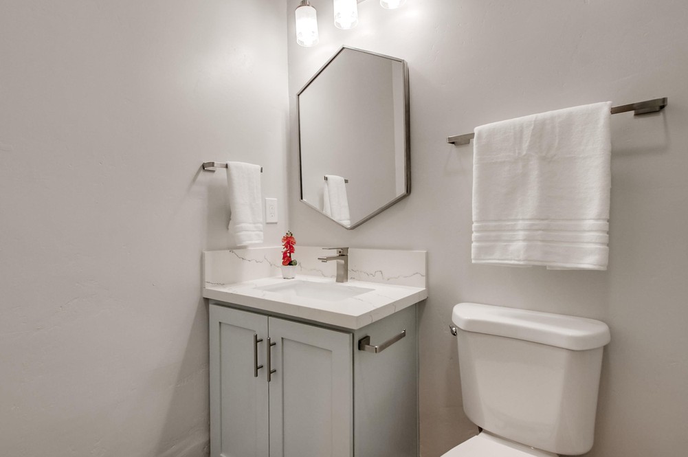 Virtual tour photo 51 of 62 for 5035 Elm St
