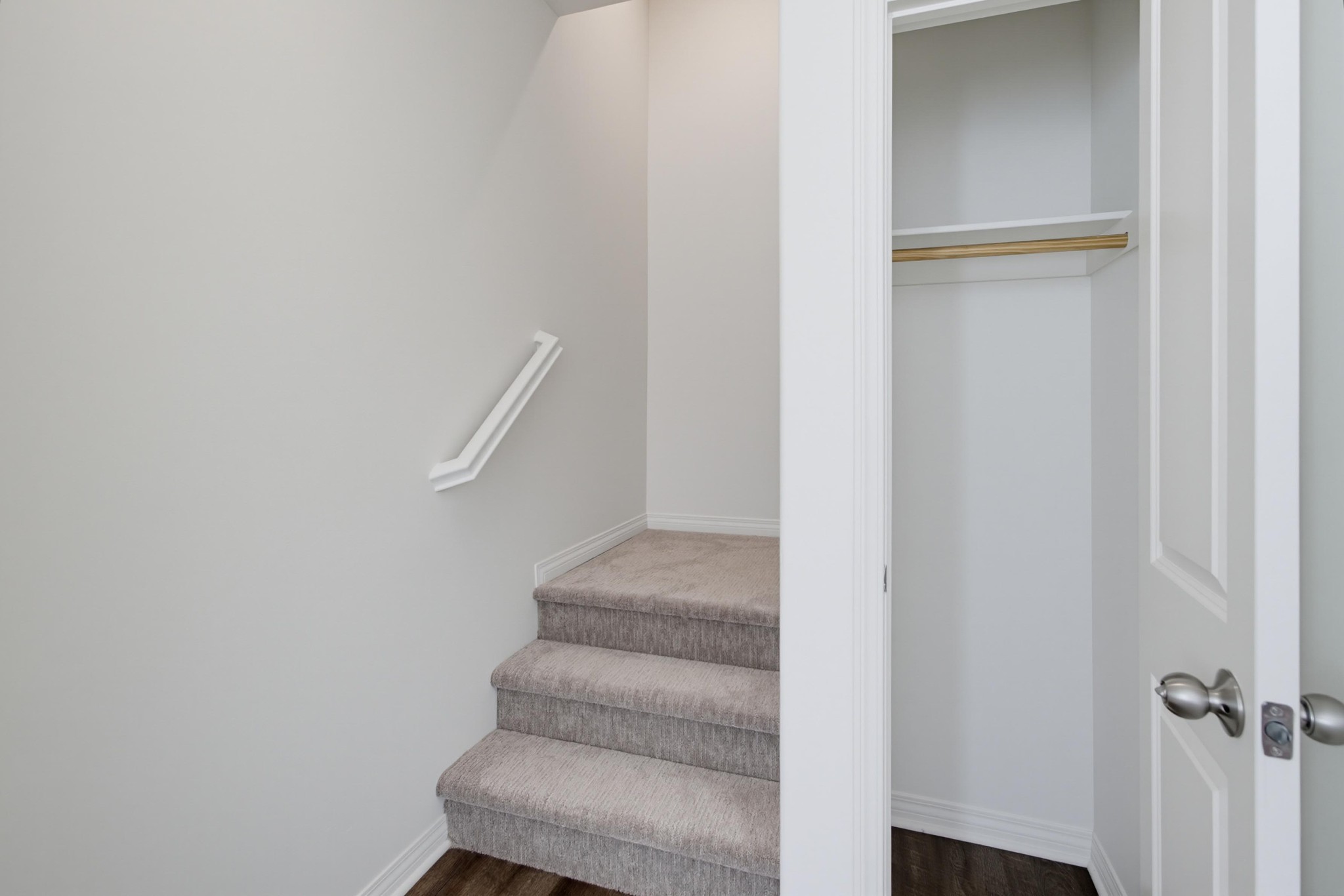 Virtual tour photo 8 of 67 for 504 Hummingbird Ln