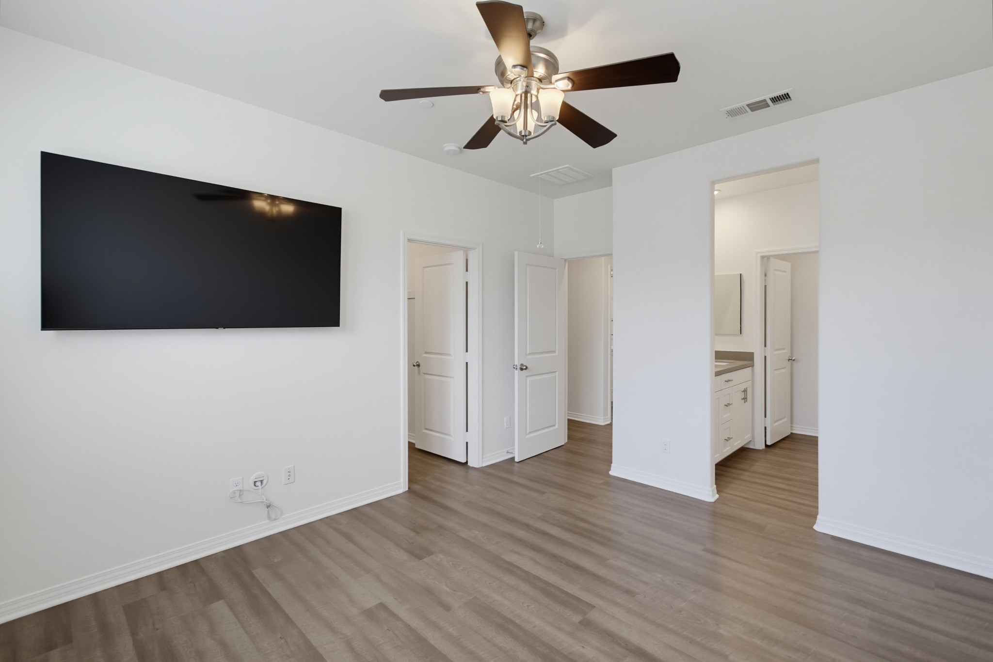 Virtual tour photo 26 of 67 for 504 Hummingbird Ln