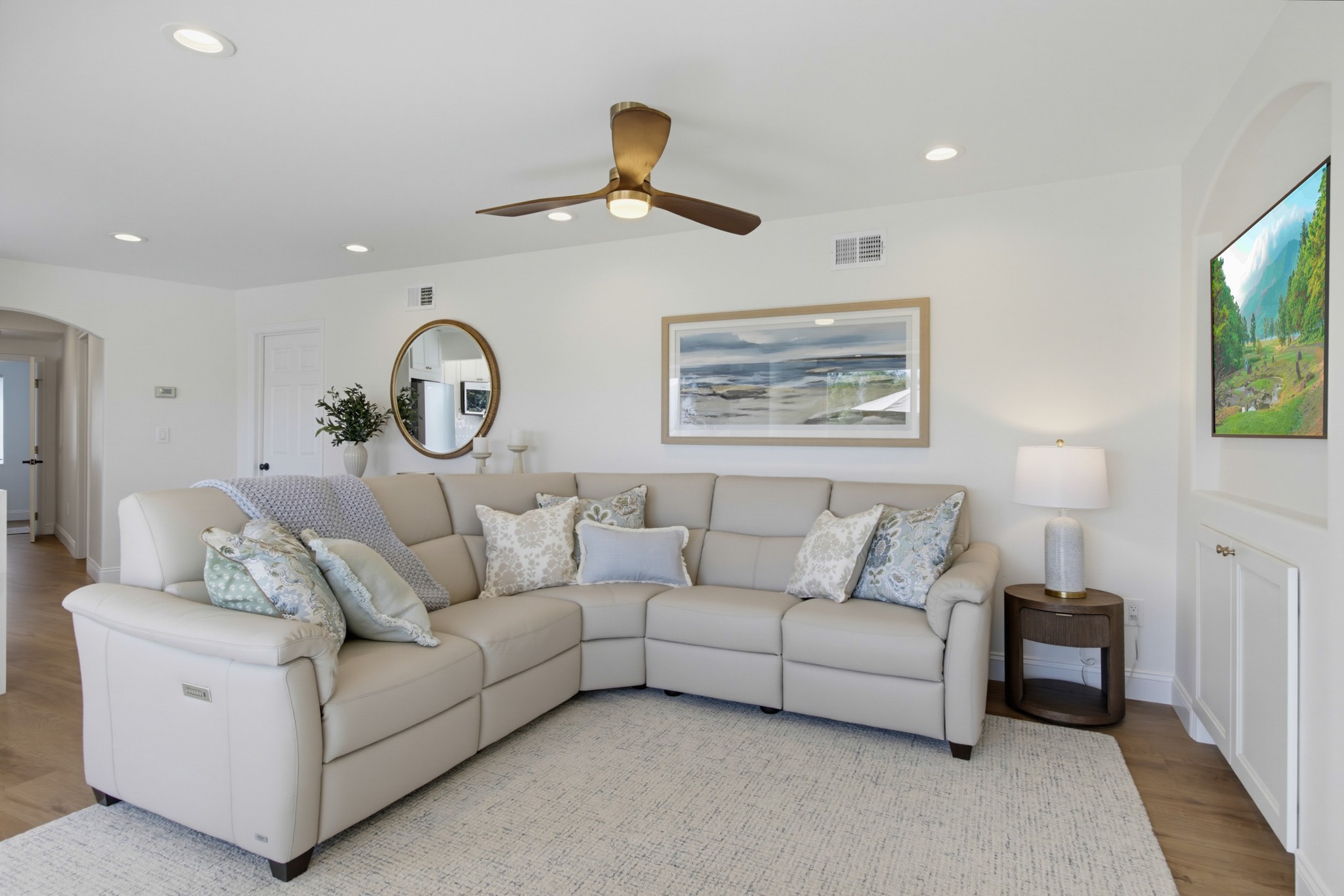 Virtual tour photo 4 of 131 for 5040 Colina Dr