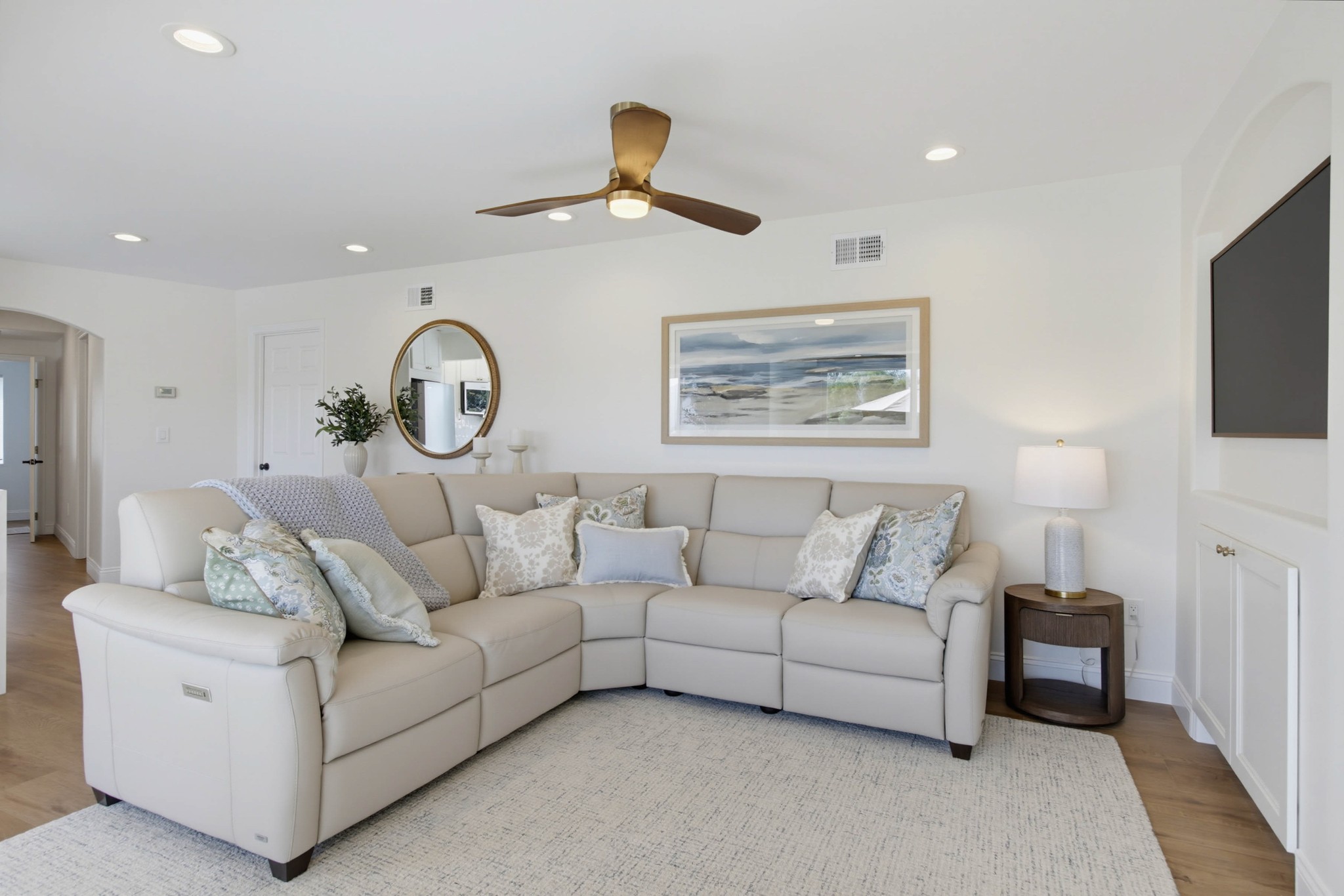 Virtual tour photo 5 of 131 for 5040 Colina Dr