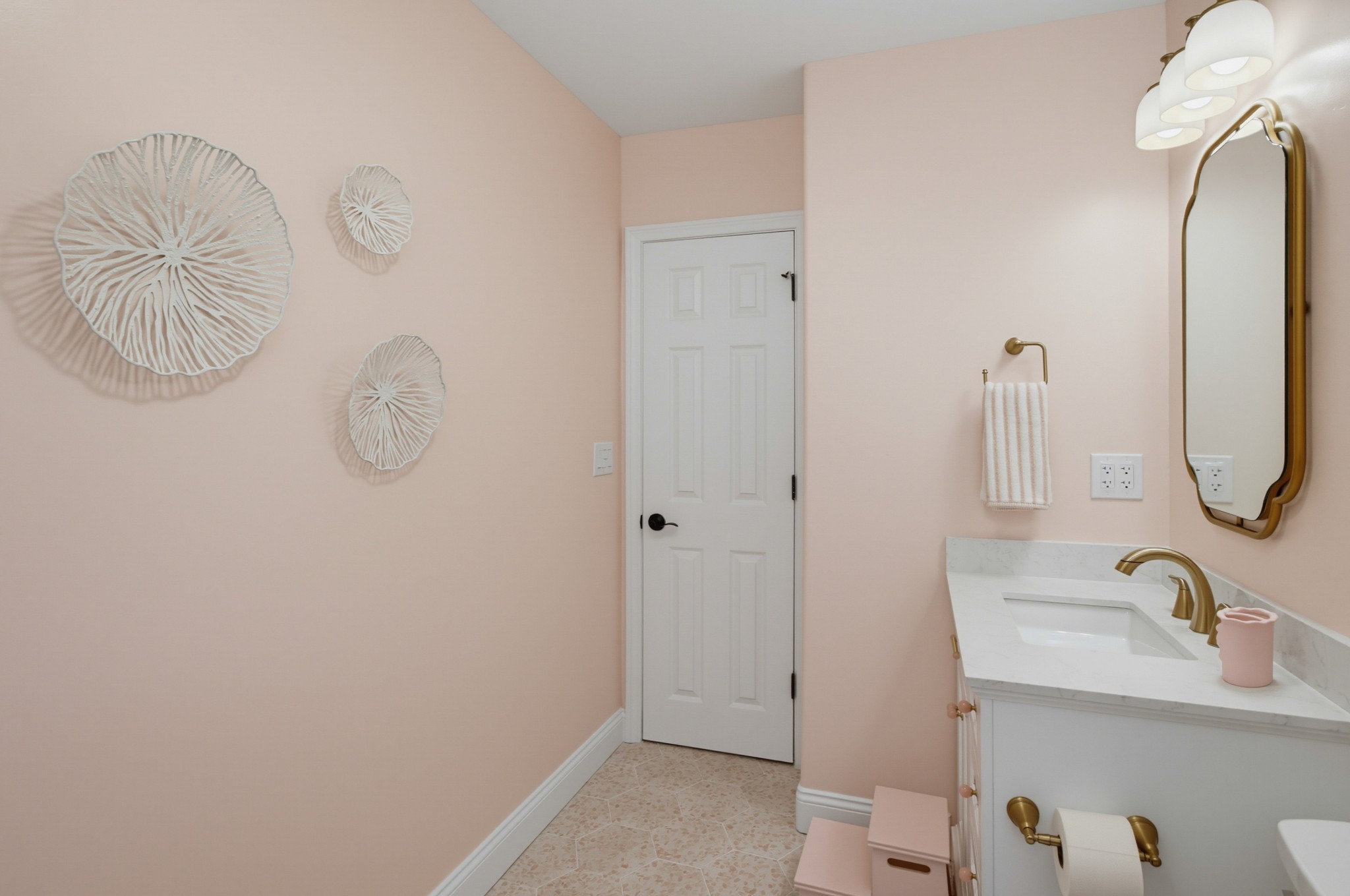 Virtual tour photo 70 of 131 for 5040 Colina Dr