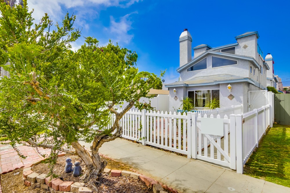 Virtual tour photo 3 of 44 for 5049 Narragansett Avenue