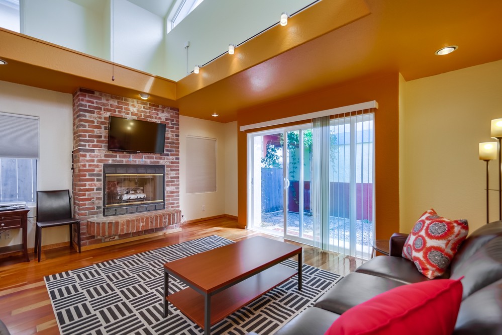 Virtual tour photo 7 of 44 for 5049 Narragansett Avenue