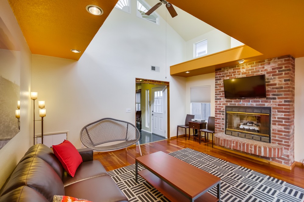Virtual tour photo 8 of 44 for 5049 Narragansett Avenue