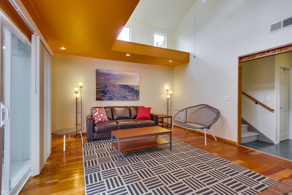 Virtual tour photo 9 of 44 for 5049 Narragansett Avenue