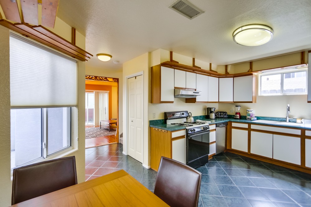 Virtual tour photo 13 of 44 for 5049 Narragansett Avenue