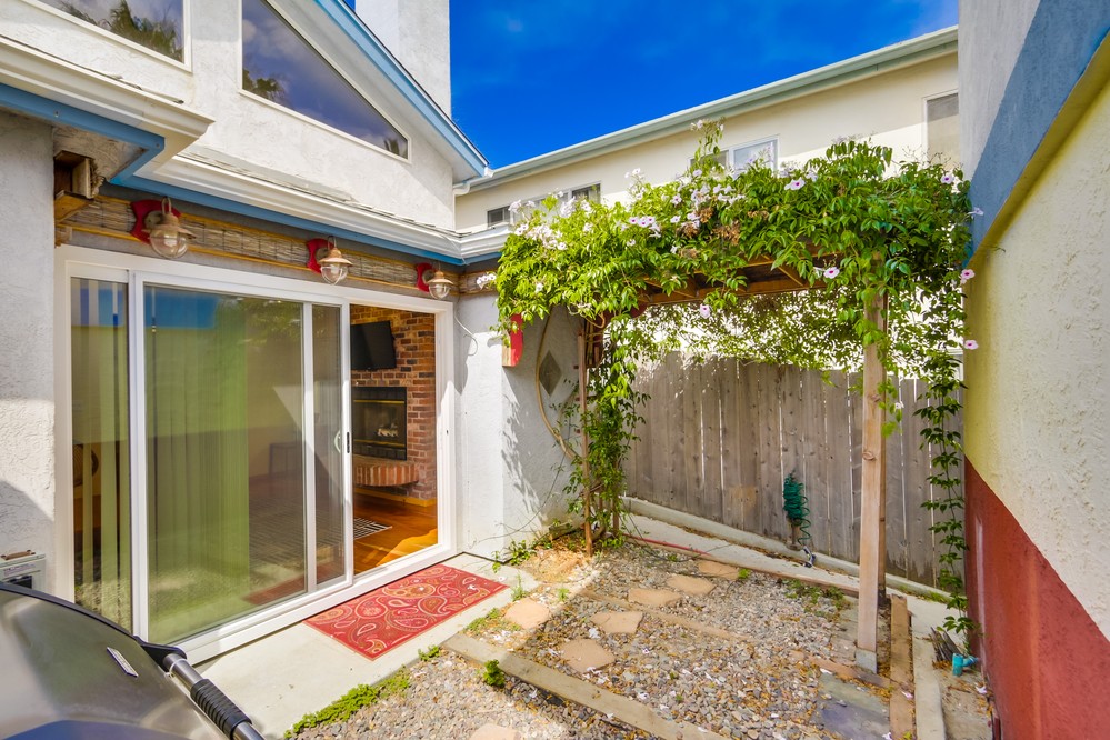 Virtual tour photo 21 of 44 for 5049 Narragansett Avenue