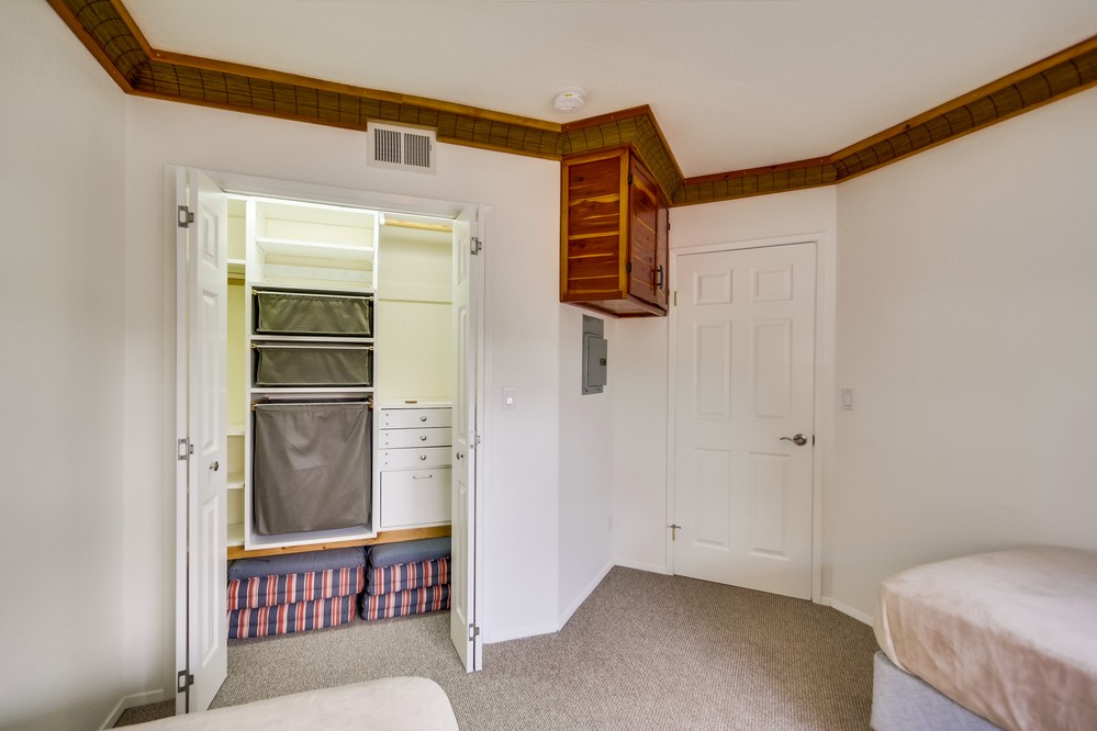 Virtual tour photo 27 of 44 for 5049 Narragansett Avenue