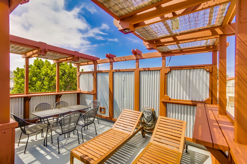 Virtual tour photo 33 of 44 for 5049 Narragansett Avenue