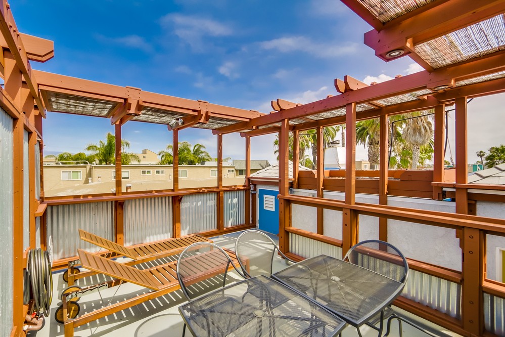 Virtual tour photo 35 of 44 for 5049 Narragansett Avenue
