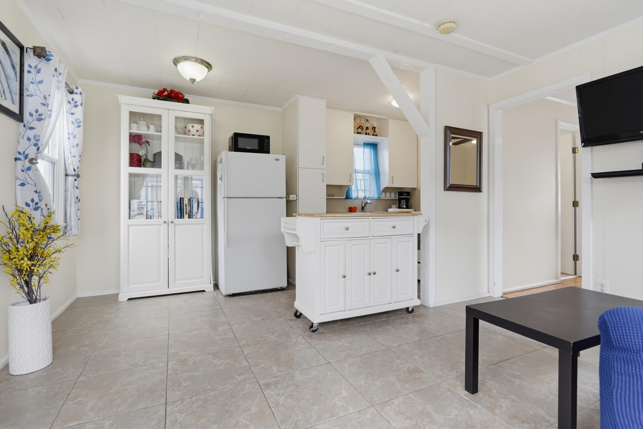 Virtual tour photo 8 of 43 for 5054 Muir Ave