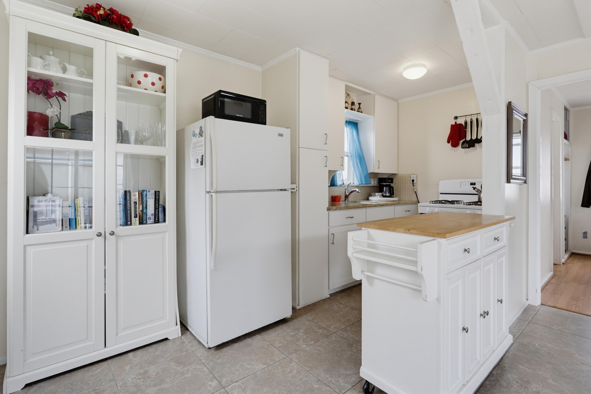 Virtual tour photo 10 of 43 for 5054 Muir Ave