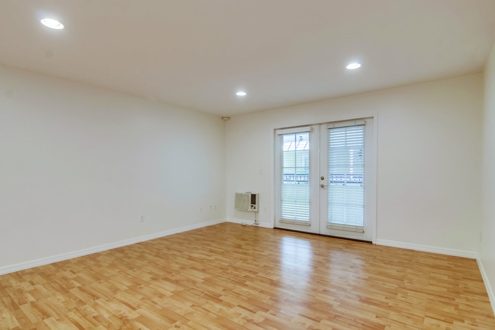 Virtual tour photo 9 of 39 for 5055 Collwood Blvd