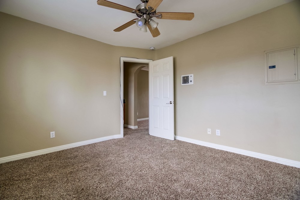 Virtual tour photo 27 of 41 for 5075 Narragansett Ave