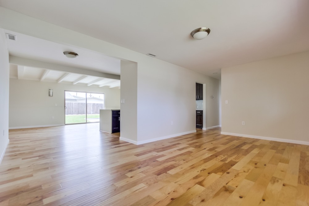 Virtual tour photo 7 of 36 for 5092 Roscrea Avenue