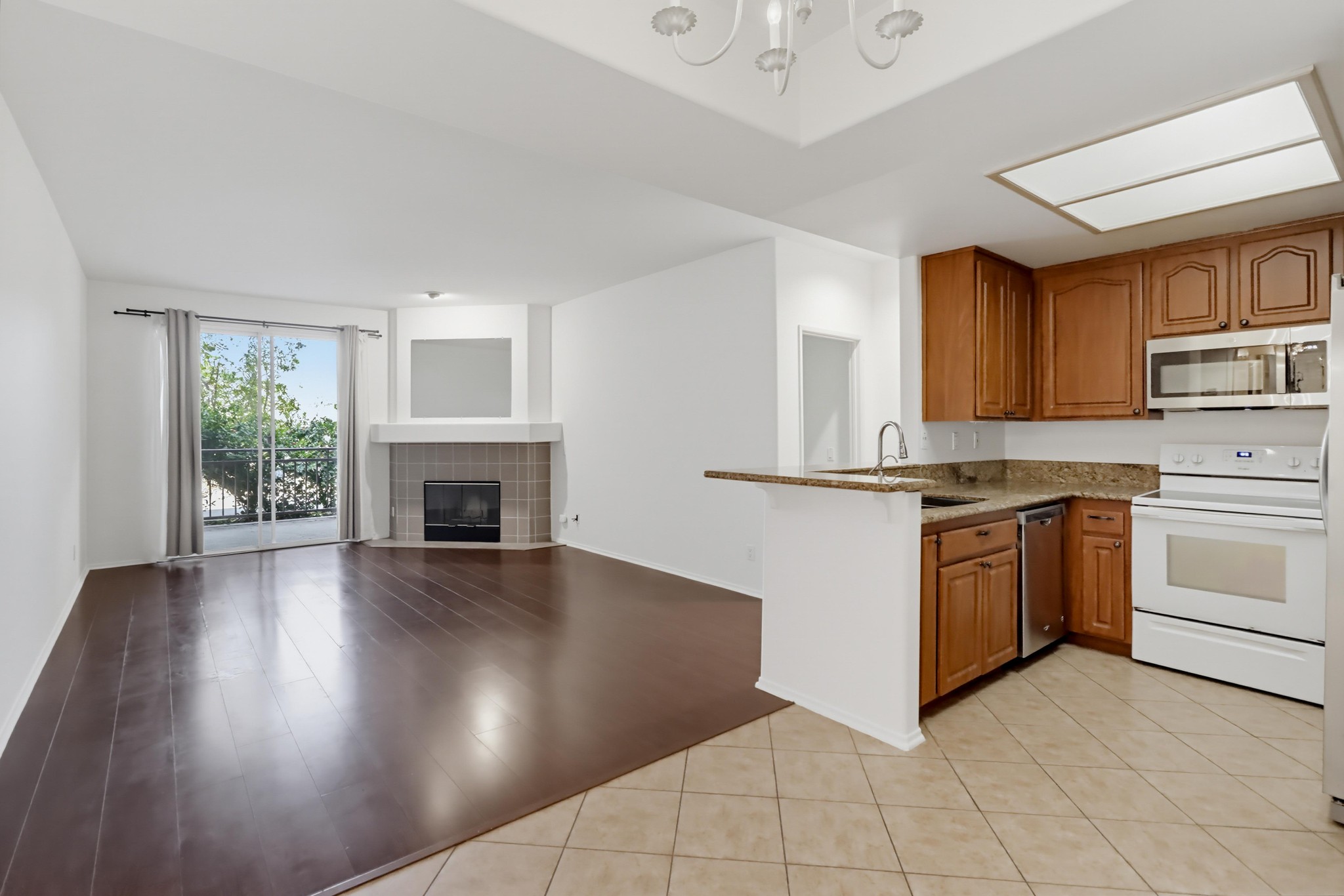 Virtual tour photo 5 of 37 for 510 Camino De La Reina Unit 135