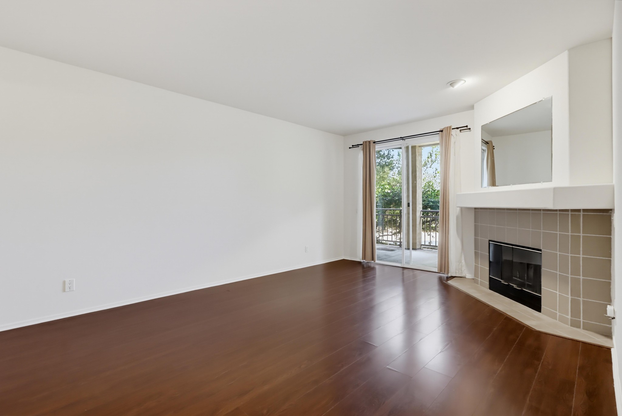 Virtual tour photo 12 of 37 for 510 Camino De La Reina Unit 135