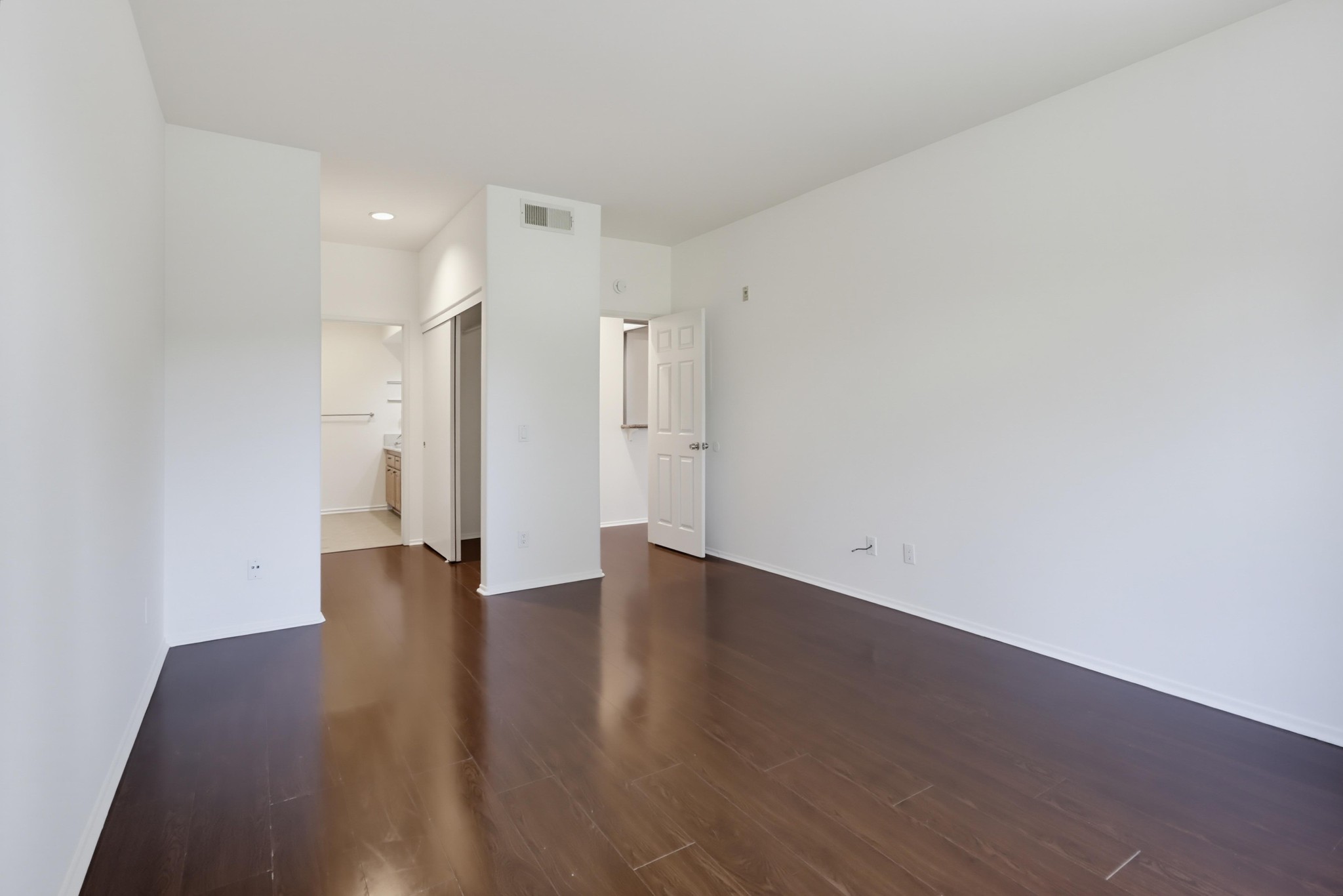 Virtual tour photo 18 of 37 for 510 Camino De La Reina Unit 135
