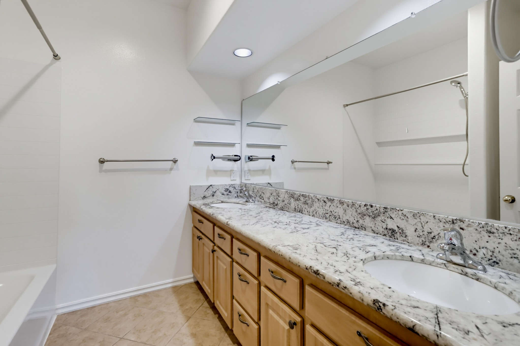Virtual tour photo 20 of 37 for 510 Camino De La Reina Unit 135