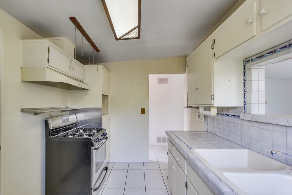 Virtual tour photo 12 of 31 for 511 Cochran Ave