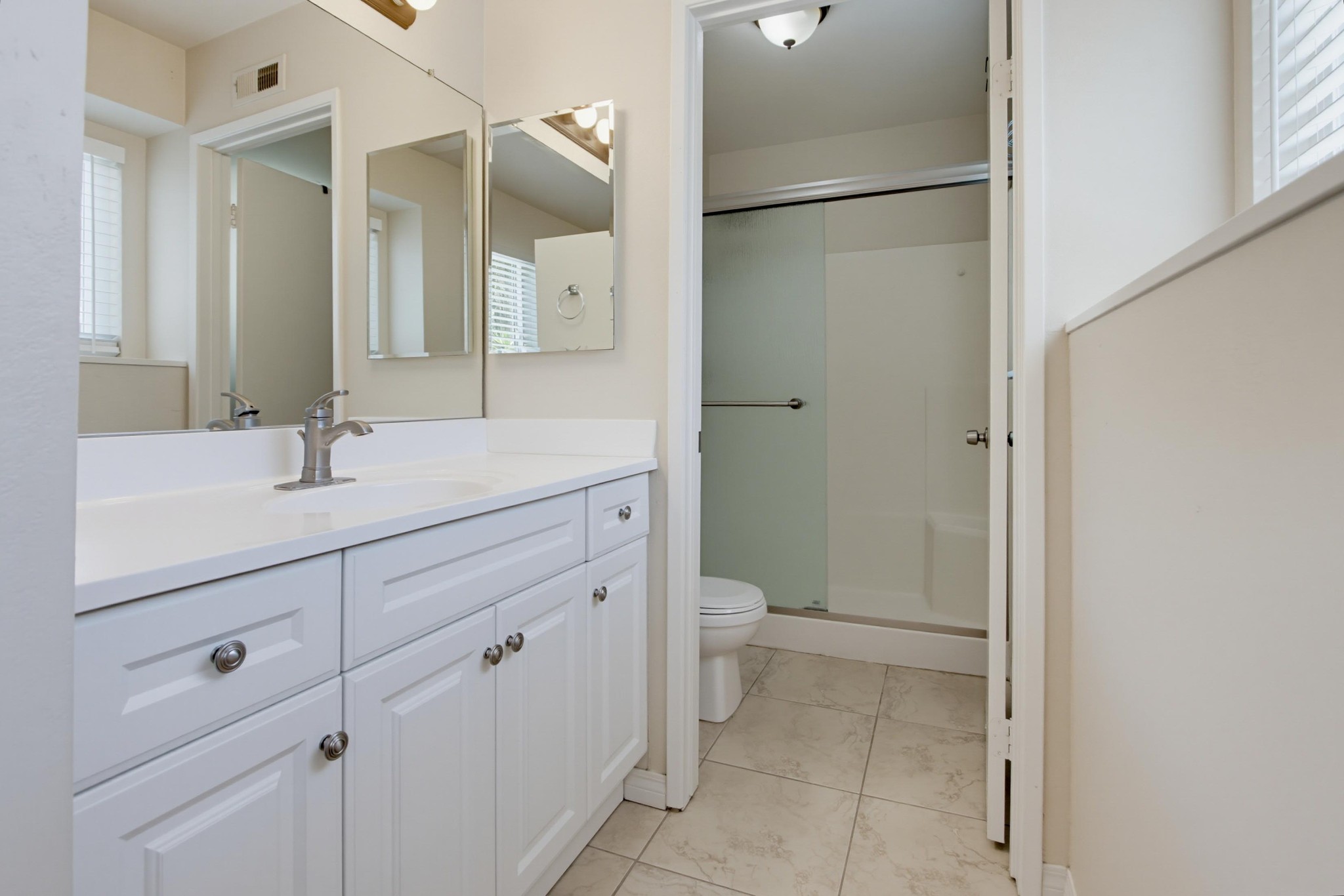 Virtual tour photo 32 of 42 for 5117 Greenbrook St