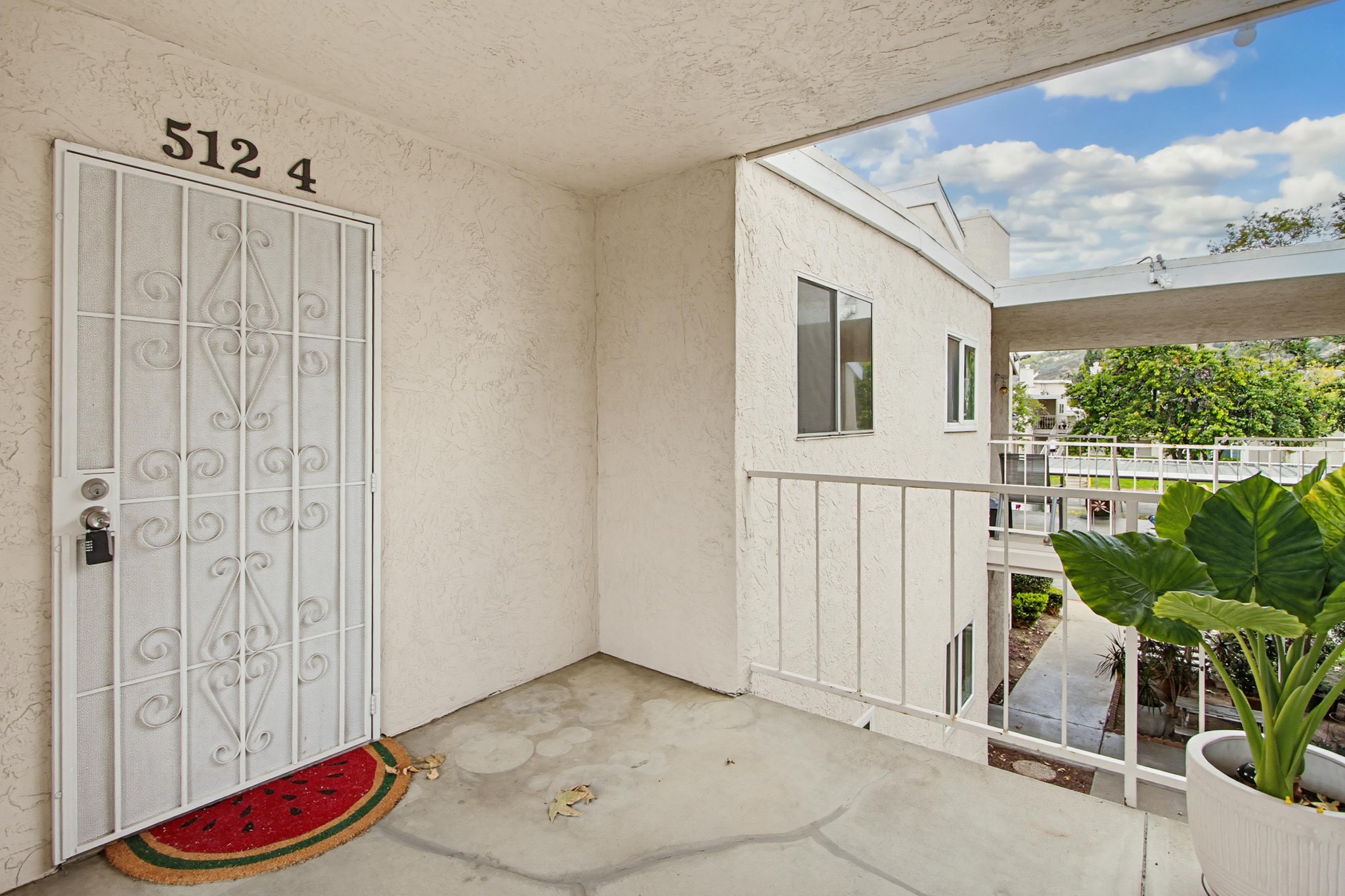 Virtual tour photo 4 of 42 for 512 Sandalwood Pl