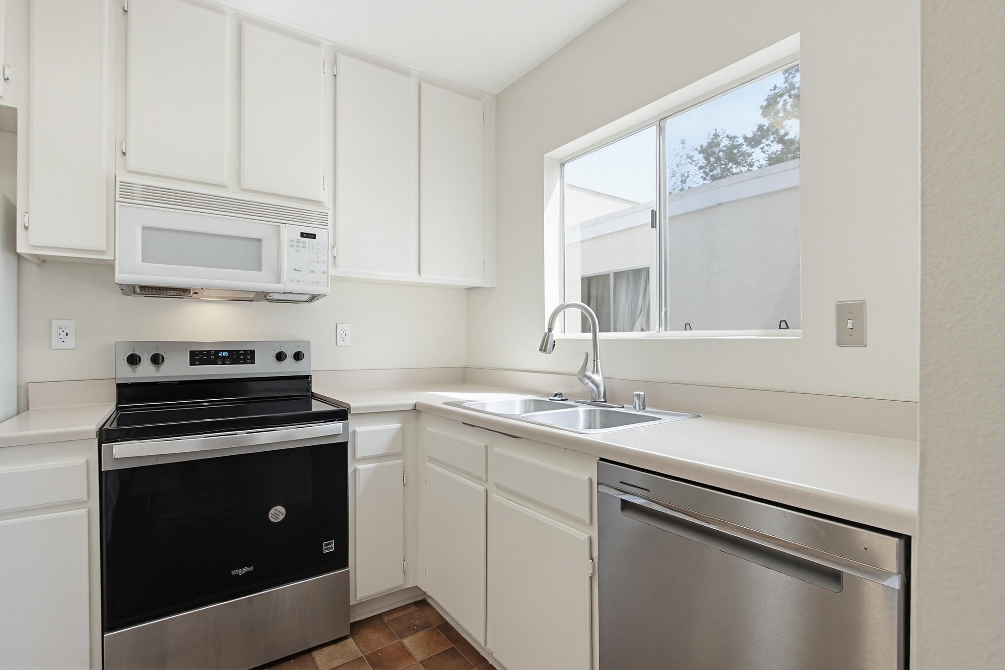 Virtual tour photo 18 of 42 for 512 Sandalwood Pl