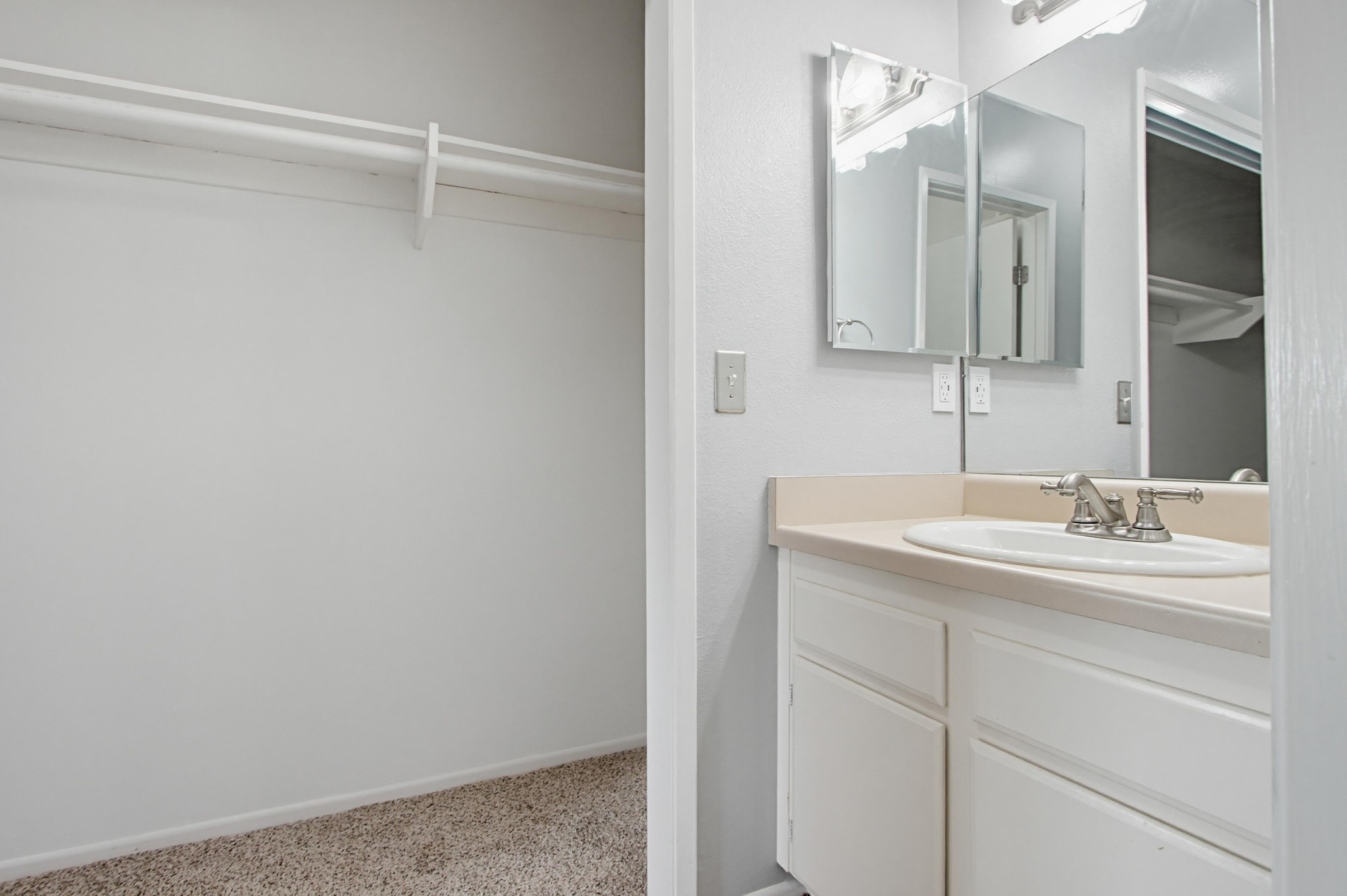 Virtual tour photo 34 of 42 for 512 Sandalwood Pl
