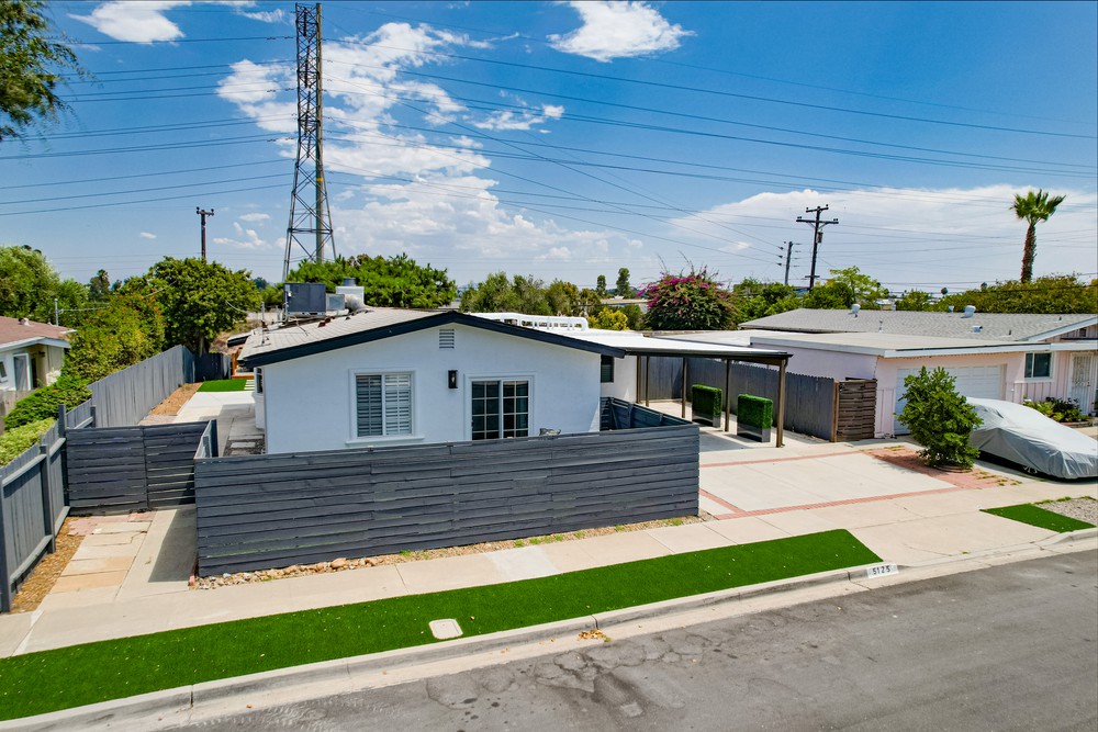 Virtual tour photo 7 of 52 for 5125 Dawne St